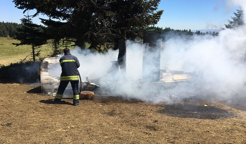 Piknik tüpü patladı, karavan küle döndü