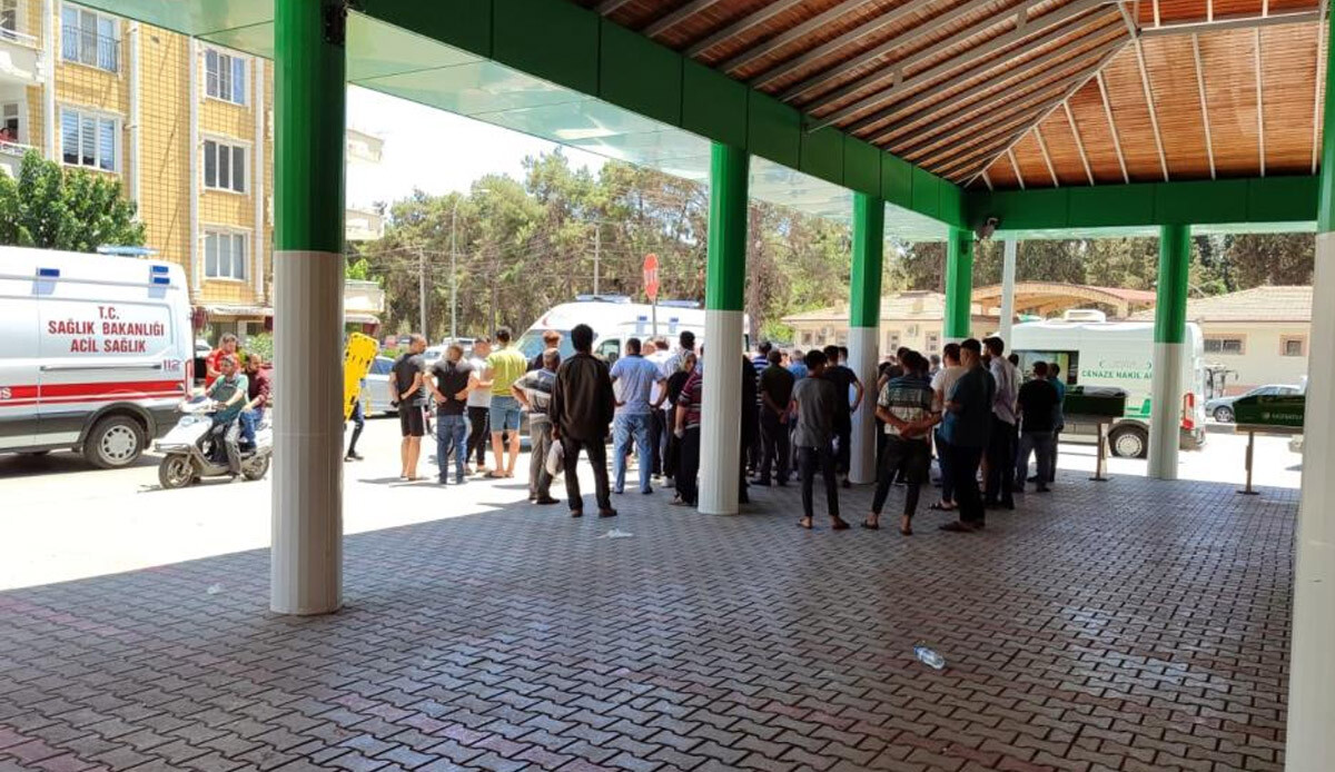 Cenaze namazına giden husumetliler birbirine girdi: 4 yaralı Cenaze namazına giden husumetliler birbirine girdi: 4 yaralı