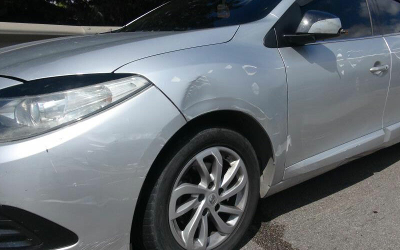 TEM’de filmleri aratmayan kovalamaca: Aracını bırakıp bariyerlerden atladı