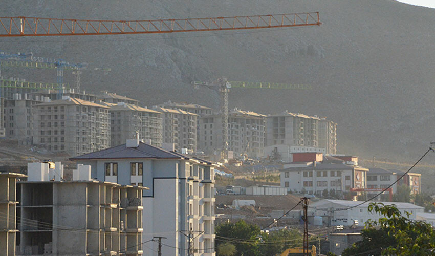 Deprem konutları yükseliyor... İlk teslimatlar için tarih belli oldu Deprem konutları yükseliyor... İlk teslimatlar için tarih belli oldu
