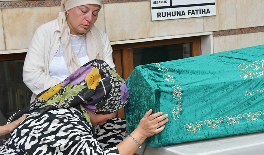 Meslektaşları, genç taksiciyi son yolculuğunda yalnız bırakmadı