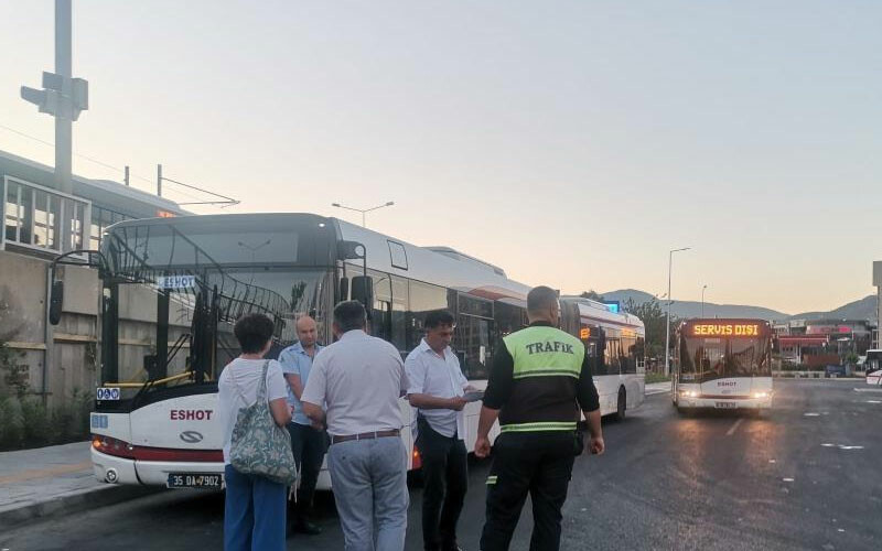 İzmirliler haftaya grevle uyandı: Metro ve tramvayda şalterler indi İzmirliler haftaya grevle uyandı: Metro ve tramvayda şalterler indi