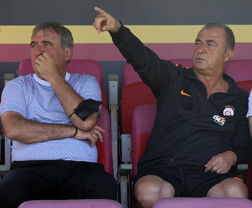 Galatasaray'dan Gheorghe Hagi paylaşımı: 26 senelik imza unutulmadı Galatasaray'dan Gheorghe Hagi paylaşımı: 26 senelik imza unutulmadı