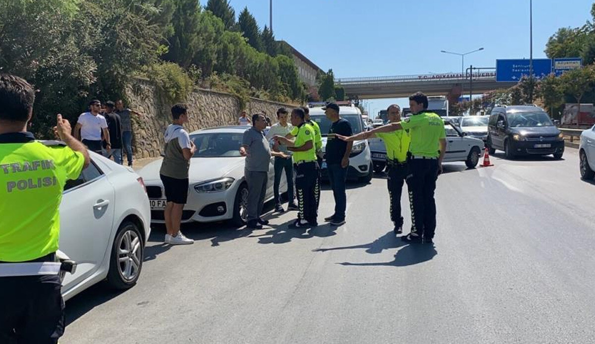 16 araç birbirine girdi: 1’i polis 2 kişi yaralandı