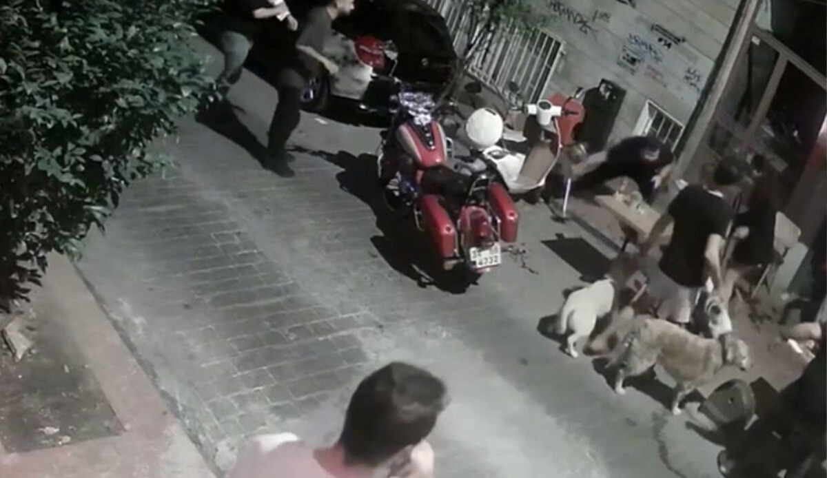 Sandalyeli esnaf kavgasının sonu kötü bitti, ateş açılınca ortalık karıştı