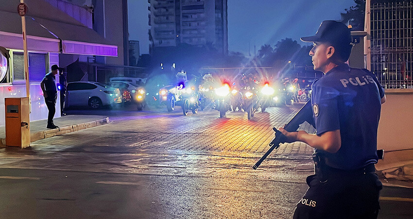Mersin'de PKK'ya uyuşturucu ticaretiyle destek iddiası harekete geçirdi: 9 gözaltı Mersin'de PKK'ya uyuşturucu ticaretiyle destek iddiası harekete geçirdi: 9 gözaltı