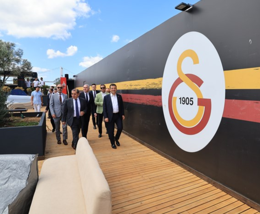 Dursun Özbek, İBB Başkanı Ekrem İmamoğlu'nu Galatasaray Adası'nda ağırladı Dursun Özbek, İBB Başkanı Ekrem İmamoğlu'nu Galatasaray Adası'nda ağırladı