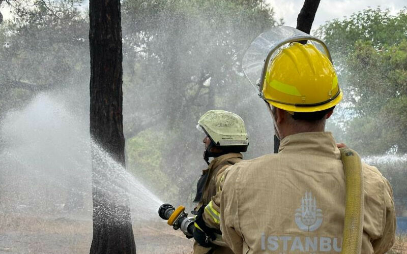 Adalar’da nefes kesen orman yangını tatbikatı Adalar’da nefes kesen orman yangını tatbikatı