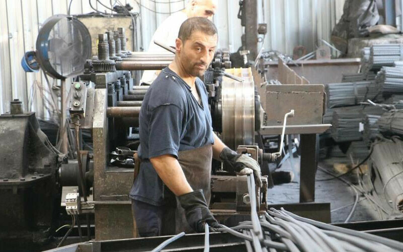 Tırlar fabrikanın önünde kuyruk oldu: Enkazdan çıkarılıp yeniden ekonomiye kazandırılıyor Tırlar fabrikanın önünde kuyruk oldu: Enkazdan çıkarılıp yeniden ekonomiye kazandırılıyor