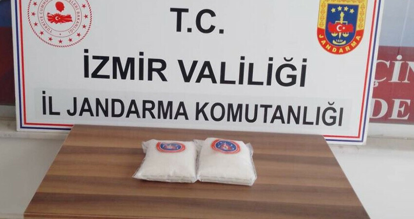 'Torbacılara' geçit yok! İzmir'de uyuşturucu operasyonlarında 30 şüpheli gözaltında 'Torbacılara' geçit yok! İzmir'de uyuşturucu operasyonlarında 30 şüpheli gözaltında
