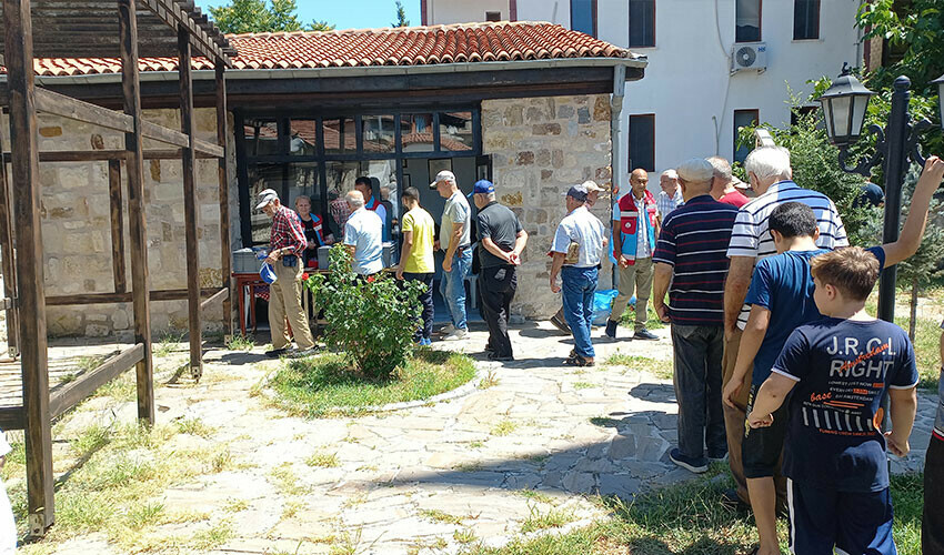 Eşi ölünce kendini hayra adadı: Yaptığı iyilikler herkese örnek oldu
