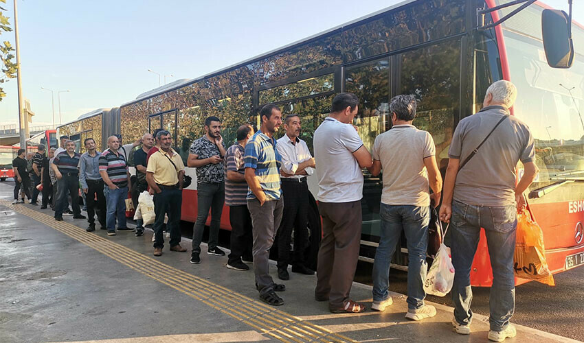 İzmir’deki grevin 2. gününde duraklar doldu taştı