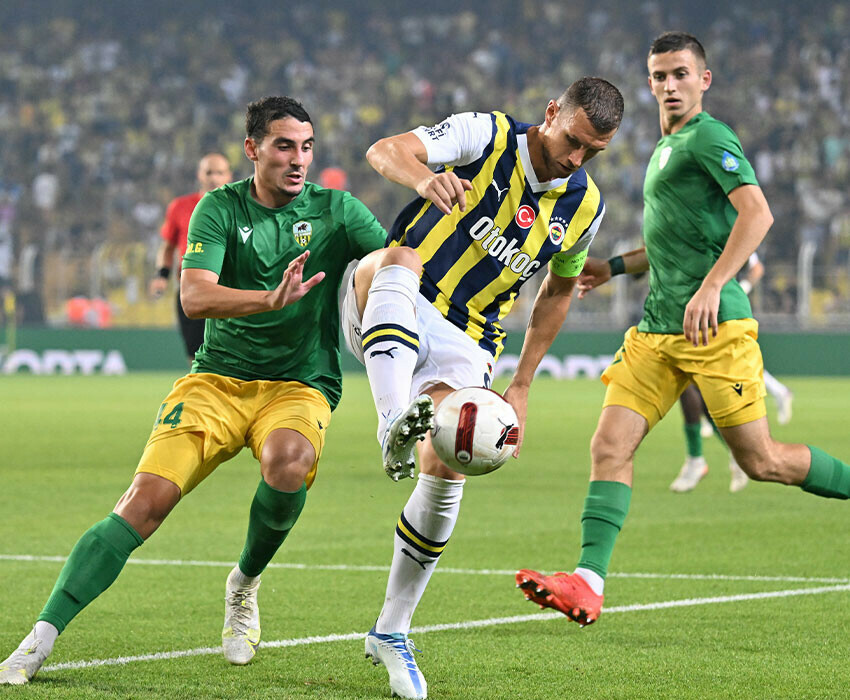UEFA Konferans Ligi | Fenerbahçe tur için Moldova'da! İsmail Kartal ilk 11'de rotasyon yapacak UEFA Konferans Ligi | Fenerbahçe tur için Moldova'da! İsmail Kartal ilk 11'de rotasyon yapacak