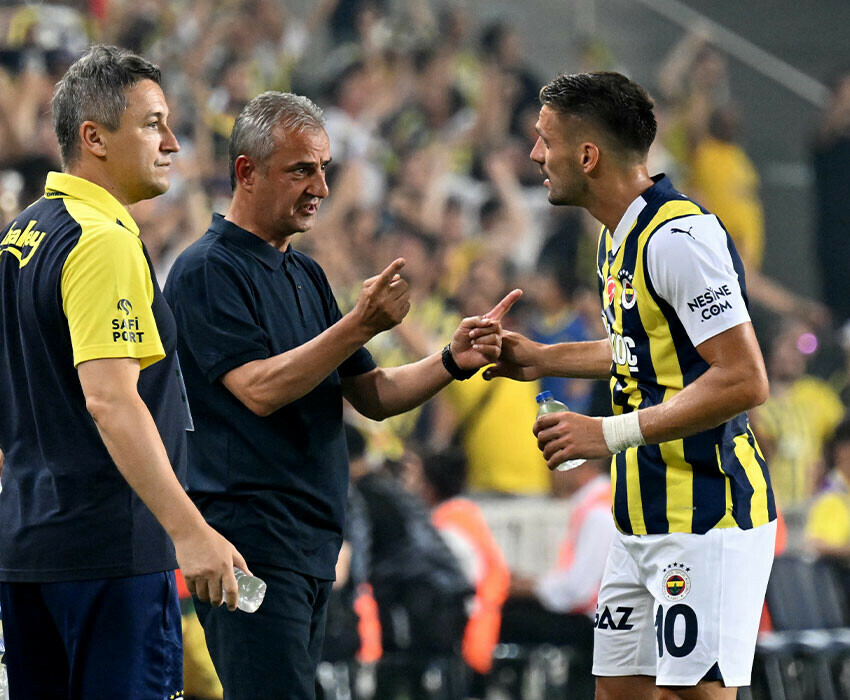 UEFA Konferans Ligi | Fenerbahçe tur için Moldova'da! İsmail Kartal ilk 11'de rotasyon yapacak UEFA Konferans Ligi | Fenerbahçe tur için Moldova'da! İsmail Kartal ilk 11'de rotasyon yapacak