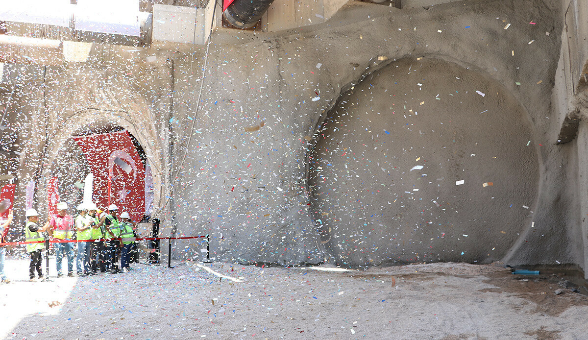 Dev projede ışık göründü, Bakan Uraloğlu açıkladı: Seyahat süresi 10 dakikaya düşecek Dev projede ışık göründü, Bakan Uraloğlu açıkladı: Seyahat süresi 10 dakikaya düşecek