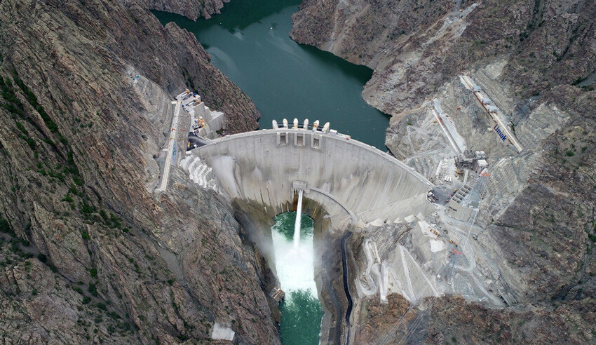 Su seviyesi 185 metreyi aştı: Yusufeli Barajı'nda elektrik üretimi için geri sayım Su seviyesi 185 metreyi aştı: Yusufeli Barajı'nda elektrik üretimi için geri sayım