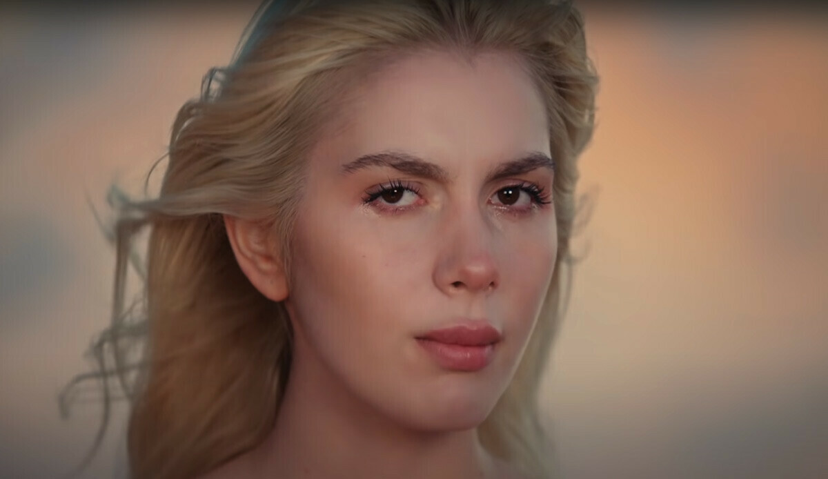 Olaylı gece... Uyarılara aldırış etmeyen Aleyna Tilki bir anda sokakta kaldı Olaylı gece... Uyarılara aldırış etmeyen Aleyna Tilki bir anda sokakta kaldı