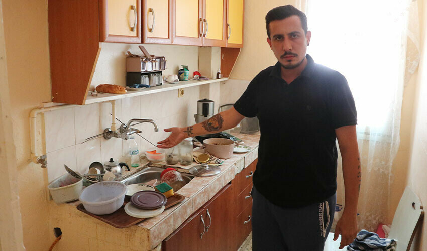 Babasını çöp evde terk edilmiş halde buldu! Alzheimer hastası adamın içler acısı hali yürek burktu