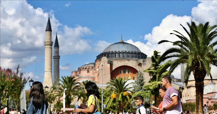 İstanbul'a turist akını var: Yılbaşından bu yana yüzde 17 arttı, ziyaretçi zirvesinde Ruslar var İstanbul'a turist akını var: Yılbaşından bu yana yüzde 17 arttı, ziyaretçi zirvesinde Ruslar var