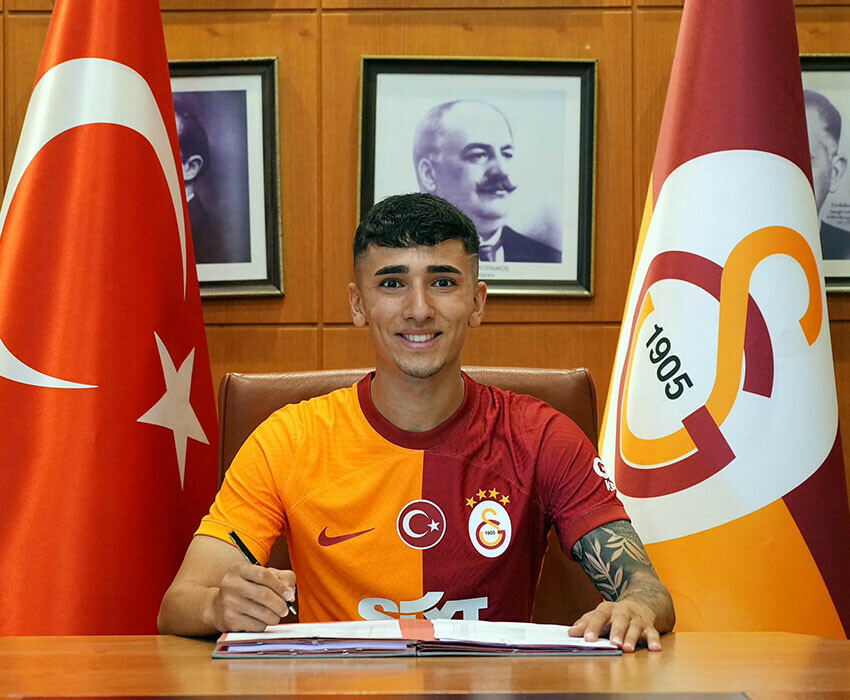 Galatasaray, genç yıldızı bırakmadı! Caner Doğan ile profesyonel sözleşme imzalandı Galatasaray, genç yıldızı bırakmadı! Caner Doğan ile profesyonel sözleşme imzalandı