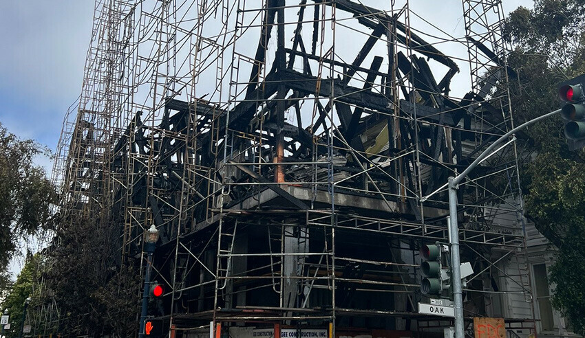 İnşaat halinde alev alev yandı, dumanlar gökyüzünü kapladı