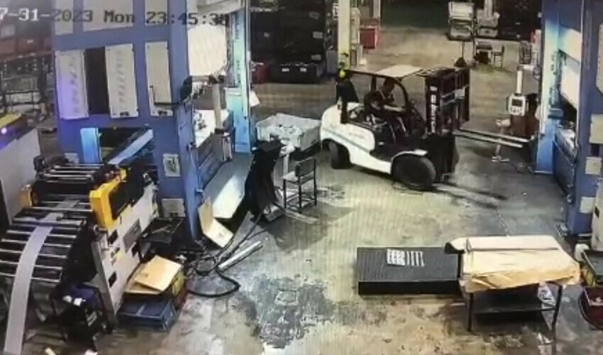 Kahreden ölüm: Forkliftle bariyer arasına sıkıştı Kahreden ölüm: Forkliftle bariyer arasına sıkıştı