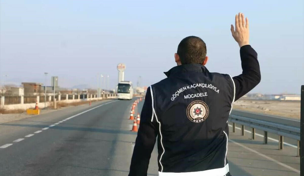 Düzensiz göçle mücadelede 7. Huzur Operasyonu: 113 bini Türk, 292 şahıs sorgulandı