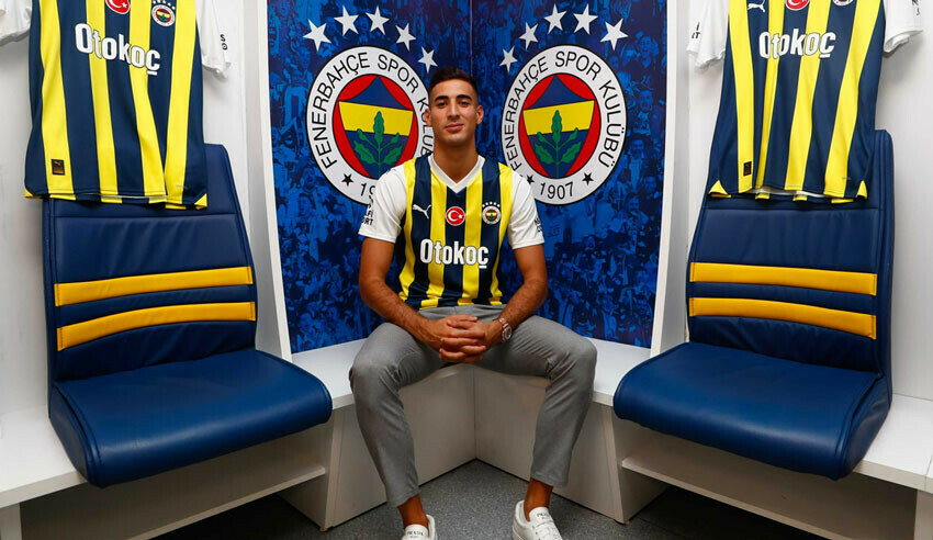 Fenerbahçe milli futbolcu Mert Müldür ile 4 yıllık sözleşme imzaladığını açıkladı