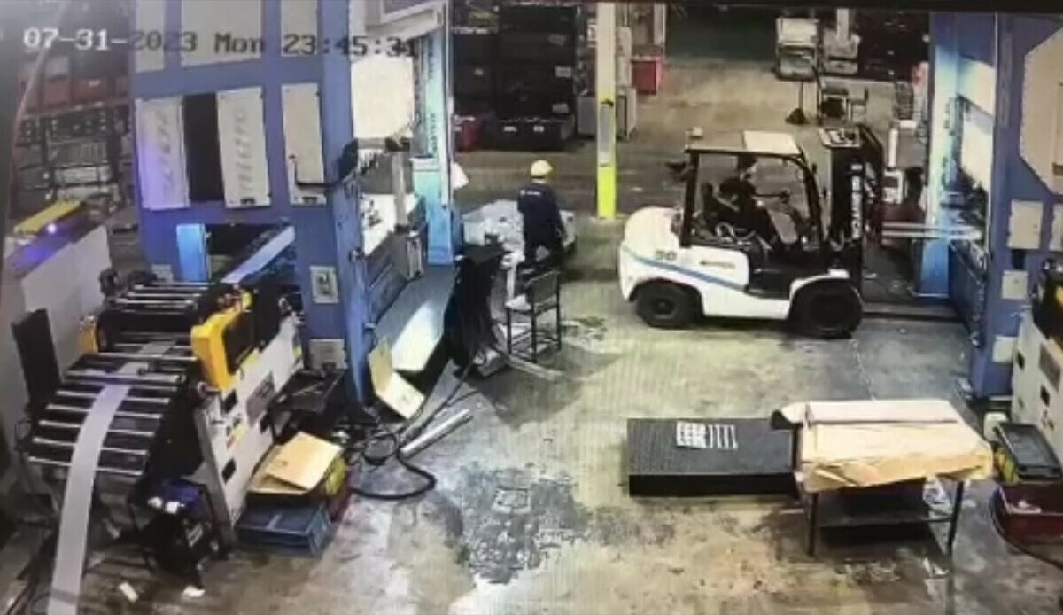 Kahreden ölüm: Forkliftle bariyer arasına sıkıştı Kahreden ölüm: Forkliftle bariyer arasına sıkıştı