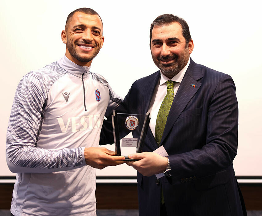 Vitor Hugo Süper Lig'e geri dönüyor! Brezilyalı stoperle görüşmeler başladı Vitor Hugo Süper Lig'e geri dönüyor! Brezilyalı stoperle görüşmeler başladı
