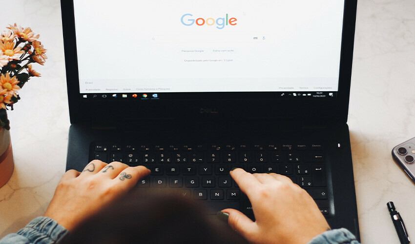 <p>Tarayıcıyı işletim sisteminden ayırmak Google’ın yıllardır üzerinde çalıştığı bir konu. Lacros, planlandığı gibi piyasaya sürülürse, ChromeOS temelli dizüstü bilgisayarlar için daha hızlı güncellemelerinin önünü açabilir.</p>