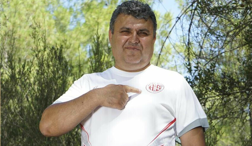Antalyaspor yeni sezon formalarını orman yangınları ve orman işçilerine ithaf etti Antalyaspor yeni sezon formalarını orman yangınları ve orman işçilerine ithaf etti