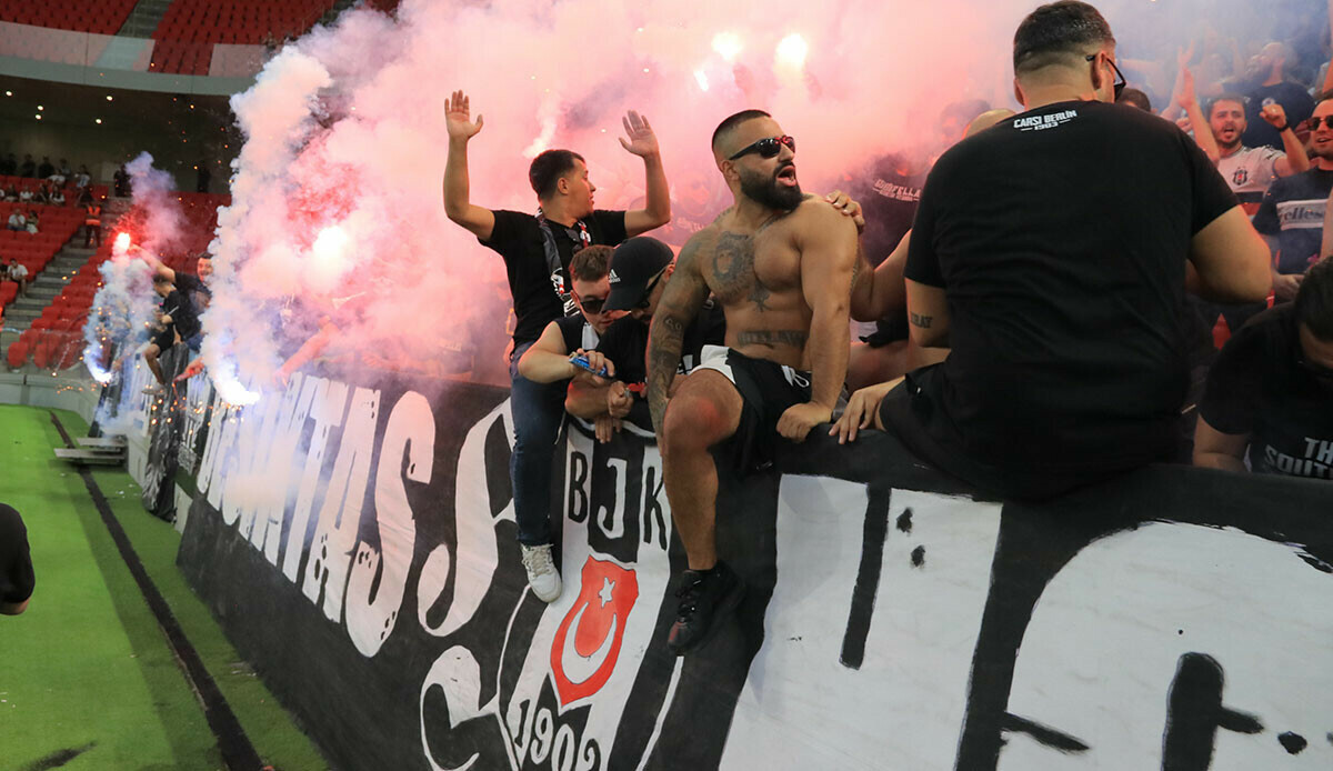 Tirana - Beşiktaş maçı sahaya atlayan holiganlar nedeniyle başlayamadı
