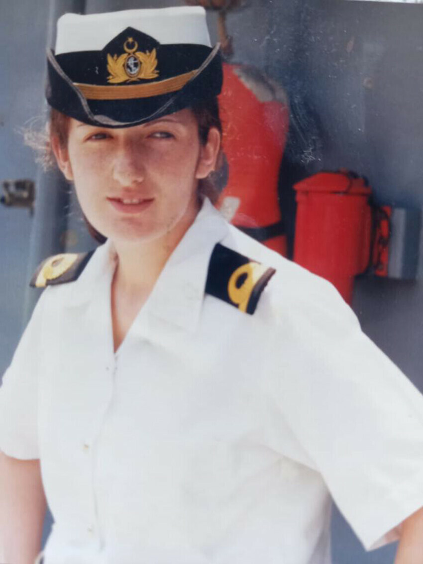 TSK üst kademesinde bir ilk: Deniz Kuvvetlerine kadın amiral atandı