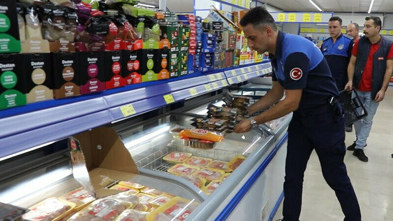 Ünlü markette insan sağlığı hiçe sayıldı! Market zincirinden beklenmeyen hareket: Rafları görenler şok oldu BİM- zabıta