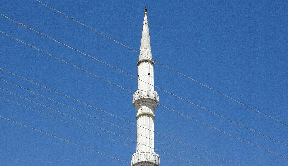 Mahalleli canından bezdi: Her gece caminin minaresine tırmanıyor Mahalleli canından bezdi: Her gece caminin minaresine tırmanıyor