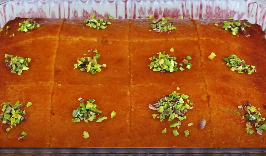 Revaninin püf noktası buymuş… Tereddütsüz deneyin, ne hamur oluyor ne kuru kalıyor Revani tarifi...