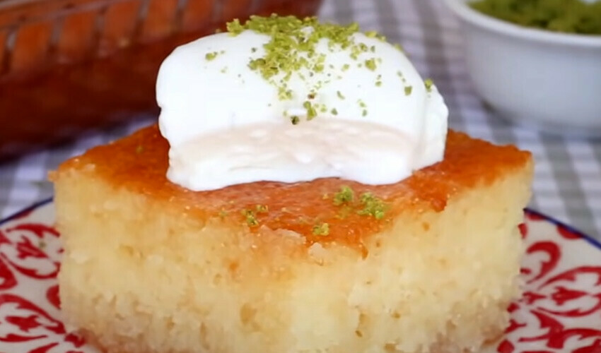 Revaninin püf noktası buymuş… Tereddütsüz deneyin, ne hamur oluyor ne kuru kalıyor Revani tarifi...