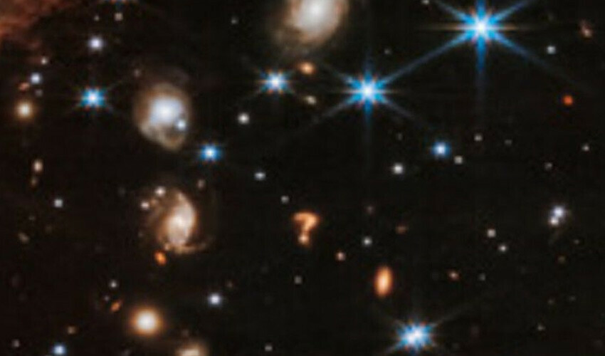 Soru işareti şeklindeki uzay cismi