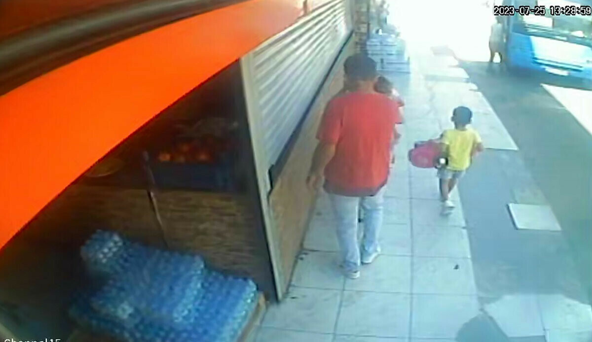 Gizlice çalıp kaçtı ama güvenlik kamerasını hesaba katmadı Gizlice çalıp kaçtı ama güvenlik kamerasını hesaba katmadı