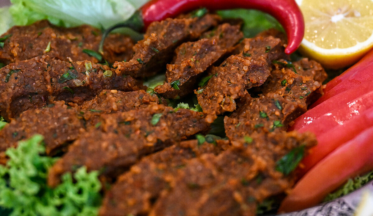 4 bin yıllık çiğ köfte tarifi… Tadıyla etlisini tahtından ediyor 4 bin yıllık çiğ köfte tarifi… Tadıyla etlisini tahtından ediyor