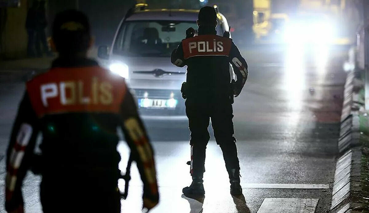 İstanbul'da huzur operasyonu: Yüzlerce kişi gözaltına alındı İstanbul'da huzur operasyonu: Yüzlerce kişi gözaltına alındı