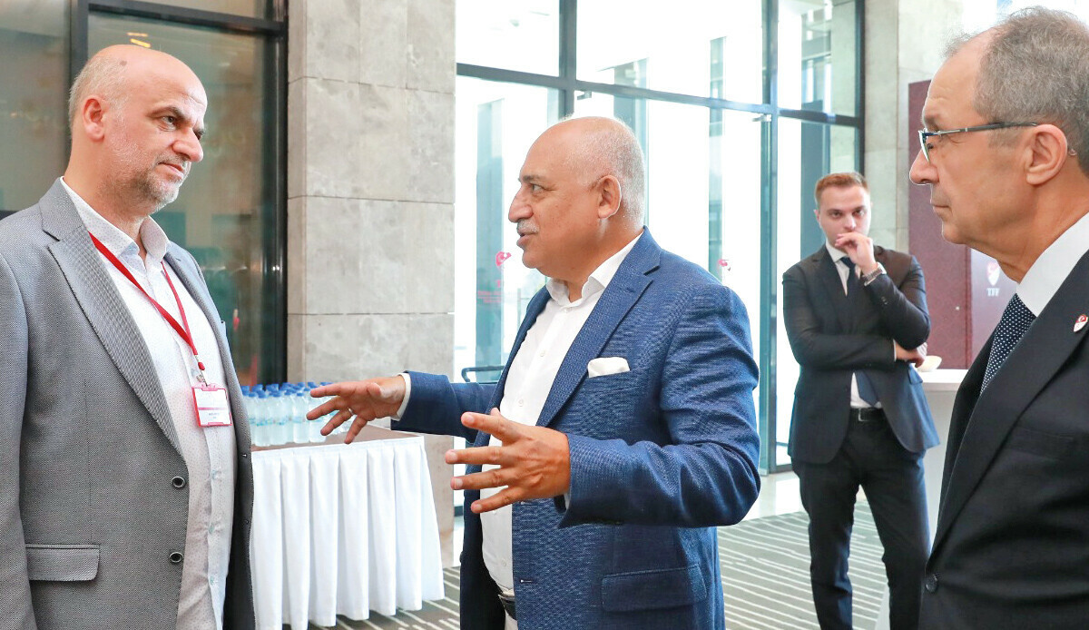 Mehmet Büyükekşi'den camiaları galeyana getirenlere uyarı: Yorumcular dikkatli olsun! Mehmet Büyükekşi'den camiaları galeyana getirenlere uyarı: Yorumcular dikkatli olsun!