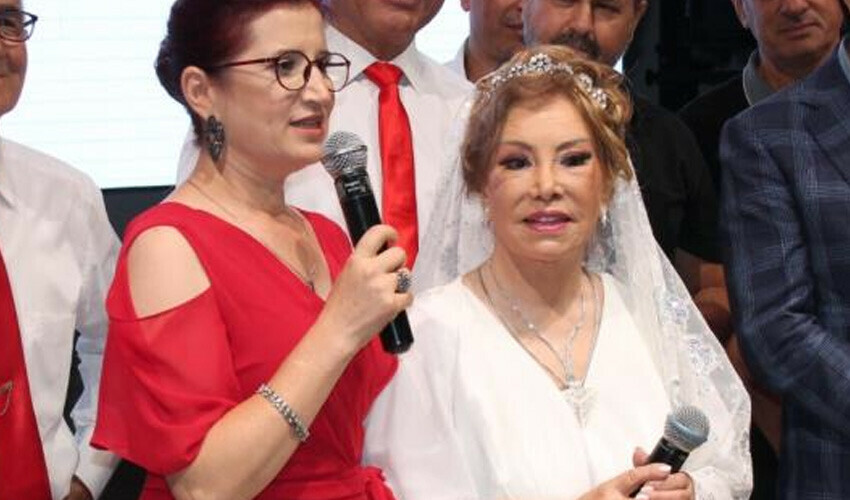 81 yaşında bıçak altına yatmıştı… Bedia Akartürk yeni imajıyla ilk kez sahnede! 81 yaşında bıçak altına yatmıştı… Bedia Akartürk yeni imajıyla ilk kez sahnede!