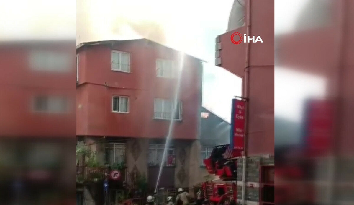 Kağıthane’de panik anlar! Çatı alev alev yandı, yandaki bina zarar gördü Kağıthane’de panik anlar! Çatı alev alev yandı, yandaki bina zarar gördü