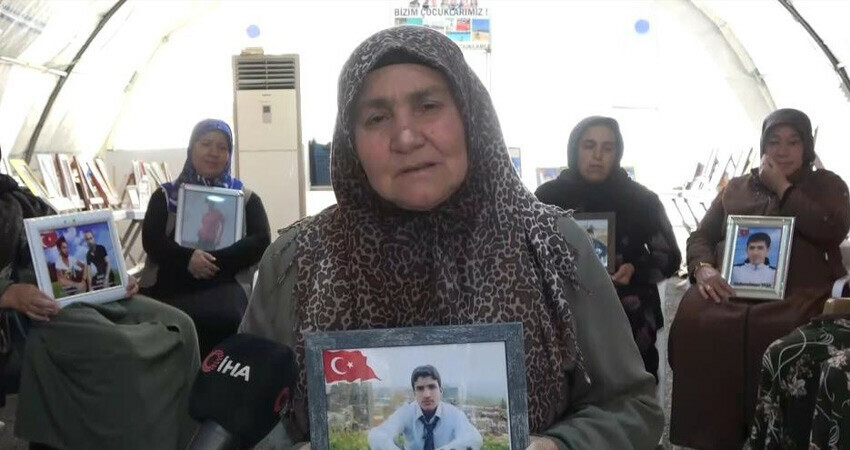 Evlat nöbetinde bin 433'üncü gün: Sıcağa aldırış etmeden HDP önünde çocuklarını bekliyorlar