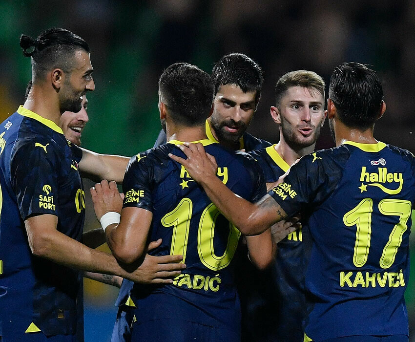 Fenerbahçe, Maribor maçının kadrosunu UEFA'ya bildirdi! Mert Hakan Yandaş ve Djiku yok Fenerbahçe, Maribor maçının kadrosunu UEFA'ya bildirdi! Mert Hakan Yandaş ve Djiku yok