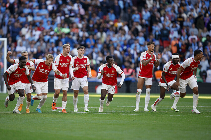 Boynuz kulağı geçti! Arteta, hocası Pep'i Süper kupada alt etti