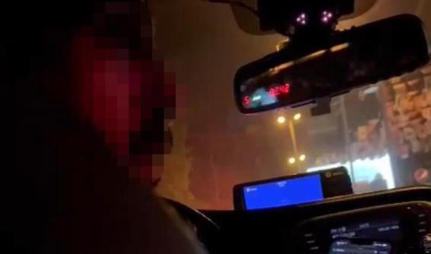 Turiste küfürler etti, araçtan kovdu: O anlar kameralara anbean yansıdı