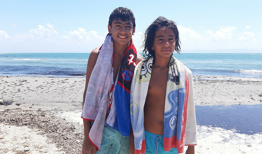 Fırtına çıkınca oluşan dalga denizdekilere panik dolu anlar yaşattı Fırtına çıkınca oluşan dalga denizdekilere panik dolu anlar yaşattı